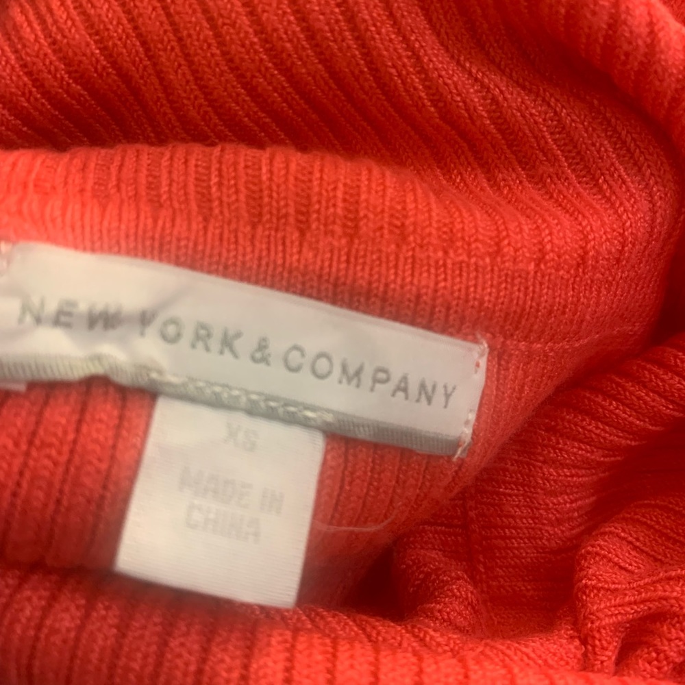 Clearance BUNDLE OF 4 two turtlenecks and two sweaters
SIZE XS
GREAT CONDITION - Picture 4 of 12